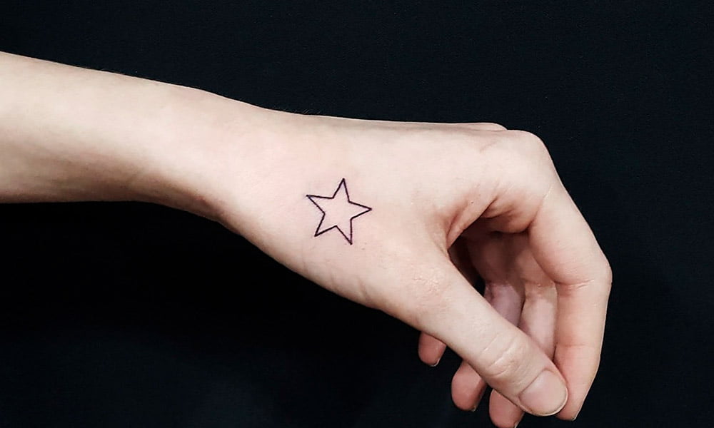 tatuajes minimalistas de estrellas 12
