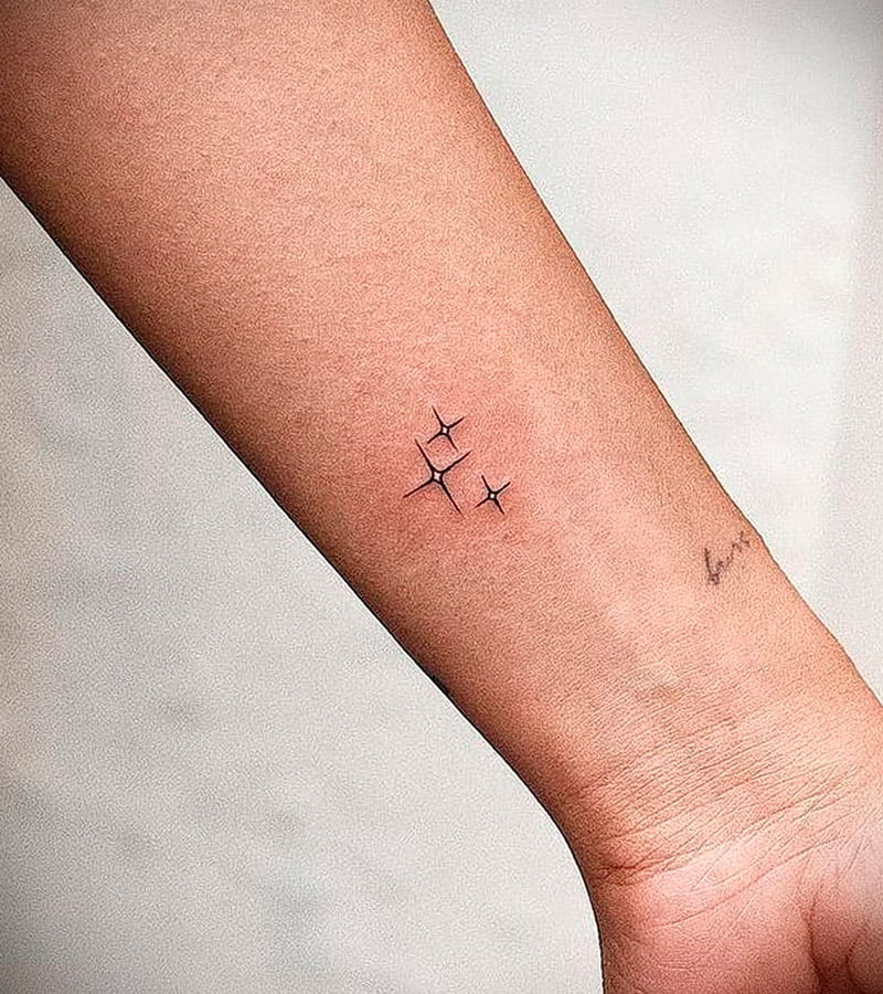 tatuajes minimalistas de estrellas 4