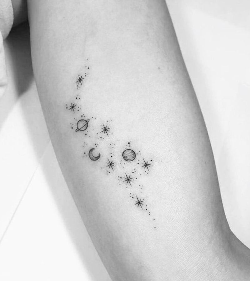tatuajes minimalistas de galaxia 3