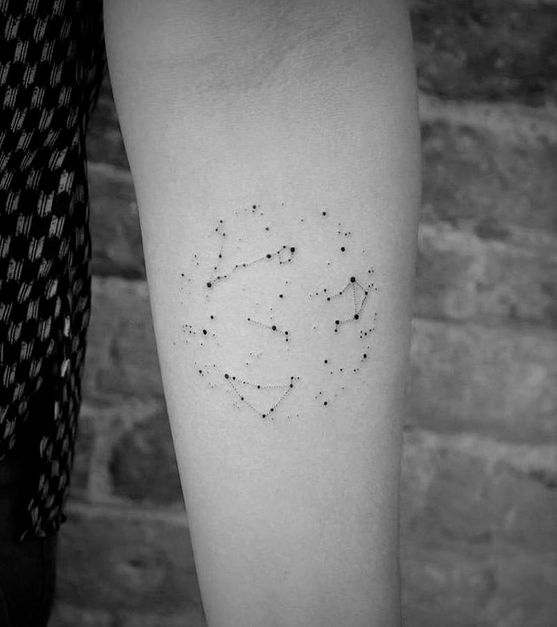 tatuajes minimalistas de galaxia 4