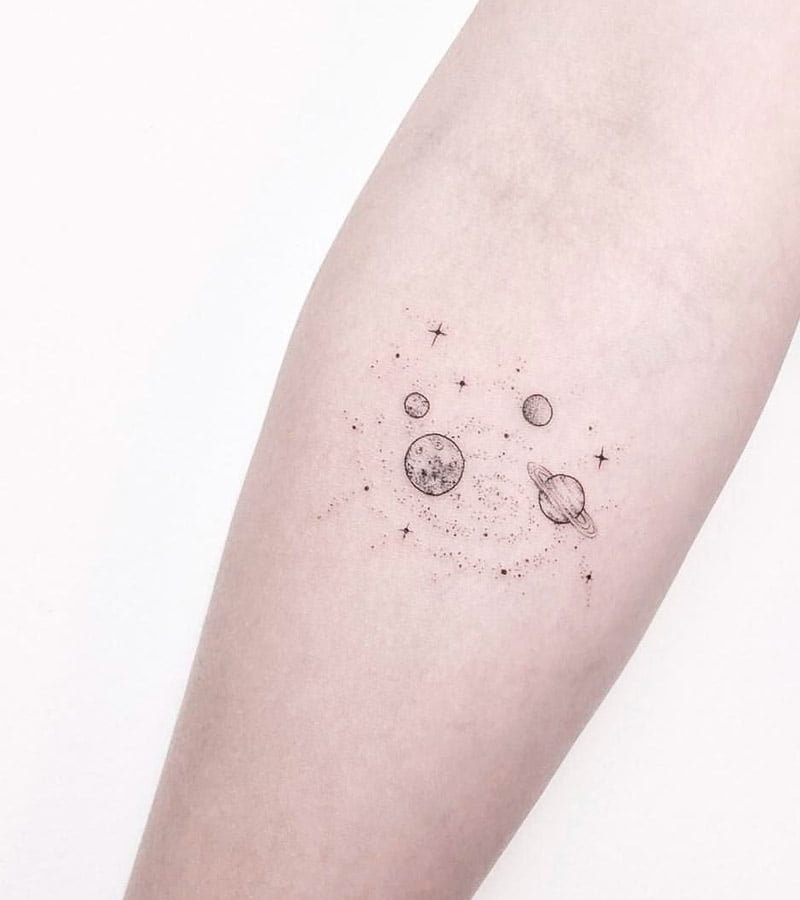 tatuajes minimalistas de galaxia 8