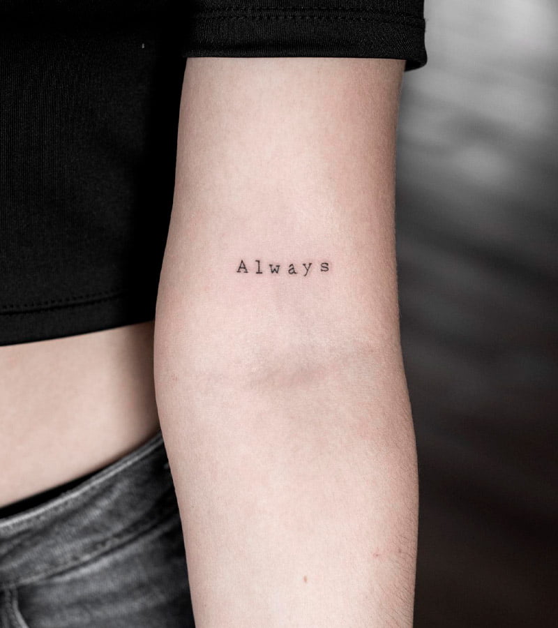tatuajes minimalistas de letras 5