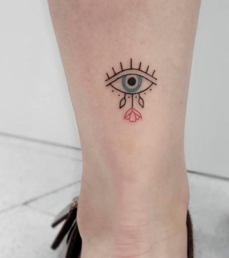 tatuajes minimalistas de ojos 4