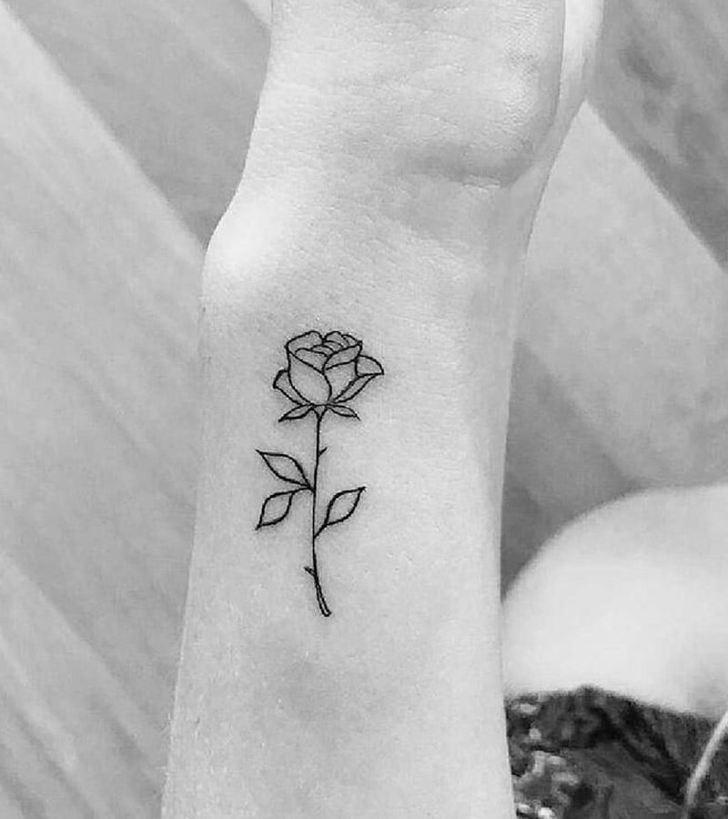 tatuajes minimalistas de rosas 5
