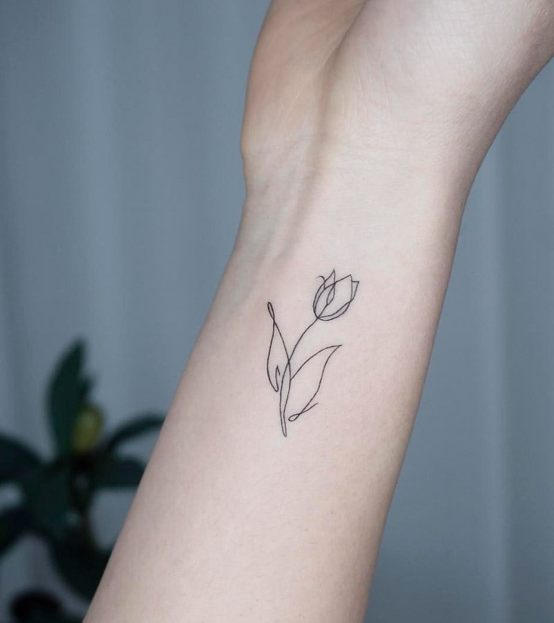 tatuajes minimalistas de tulipanes 1