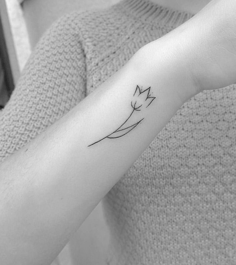 tatuajes minimalistas de tulipanes 2