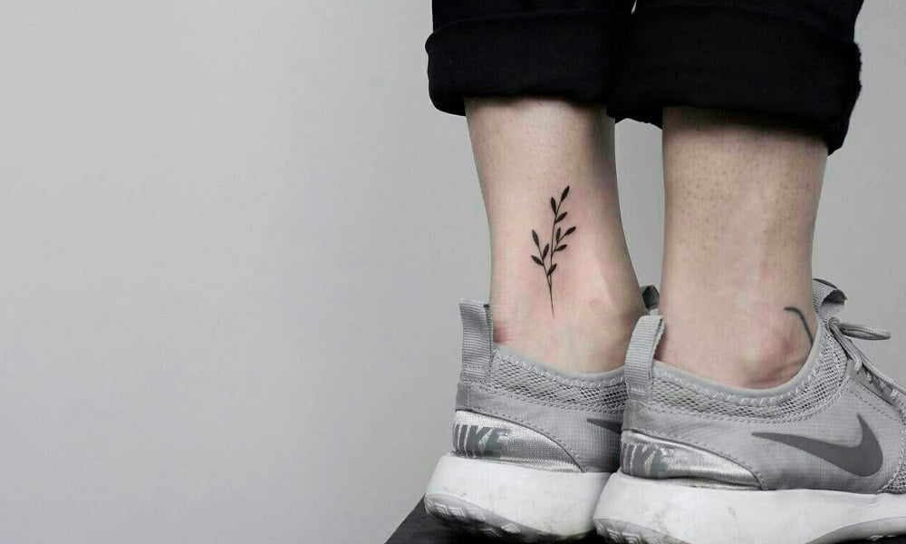 tatuajes minimalistas en el tobillo 2