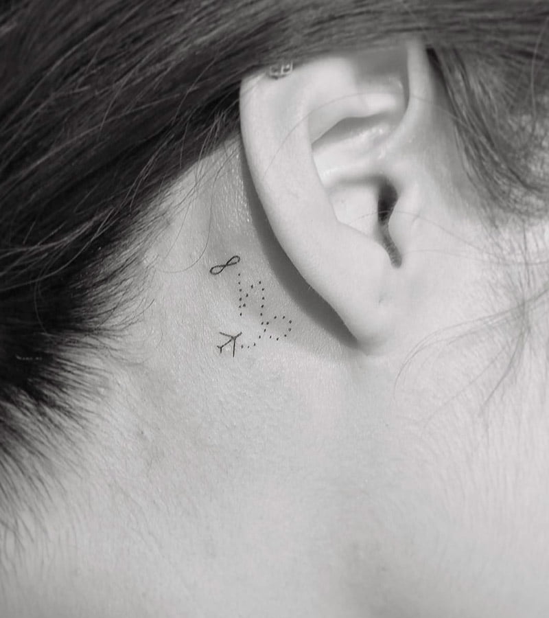 tatuajes minimalistas en la oreja 6