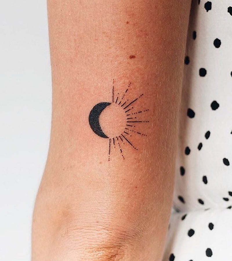 tatuajes minimalistas sol y luna 4