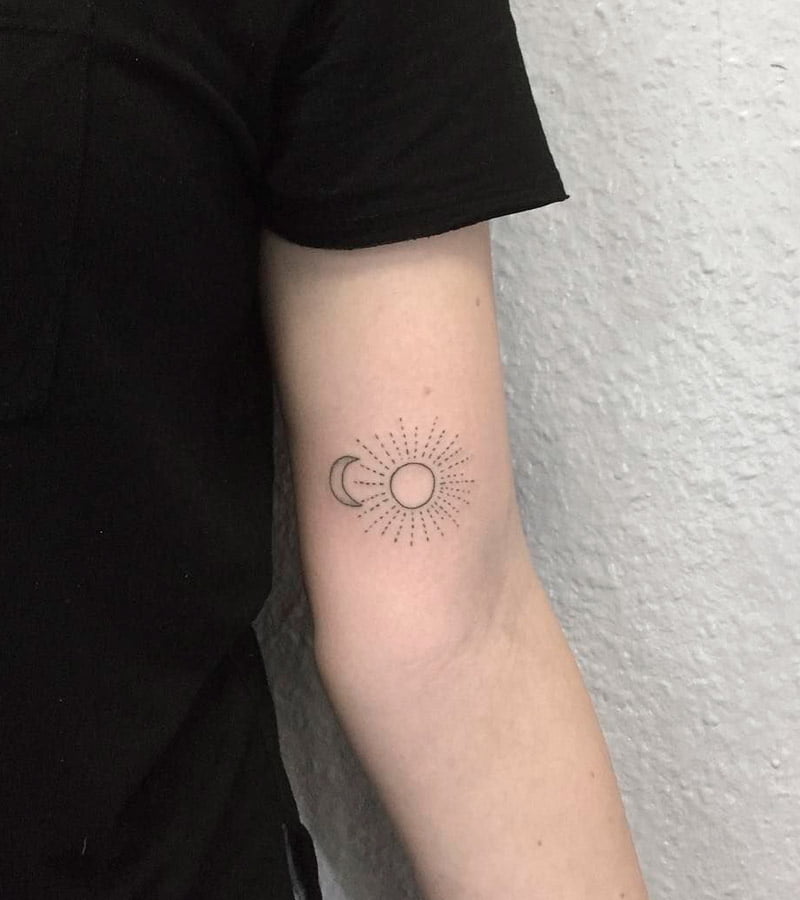 tatuajes minimalistas sol y luna 5