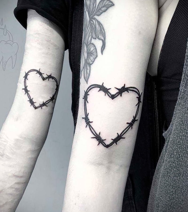 tatuajes de alambre de puas con corazon 11