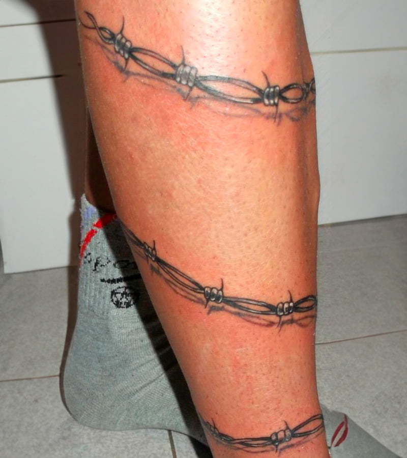 tatuajes de alambre de puas en la pierna 1