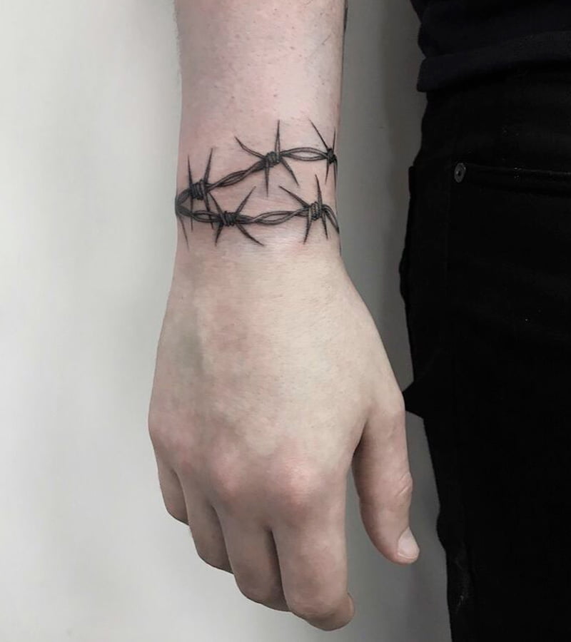 tatuajes de alambre de puas para hombres 11
