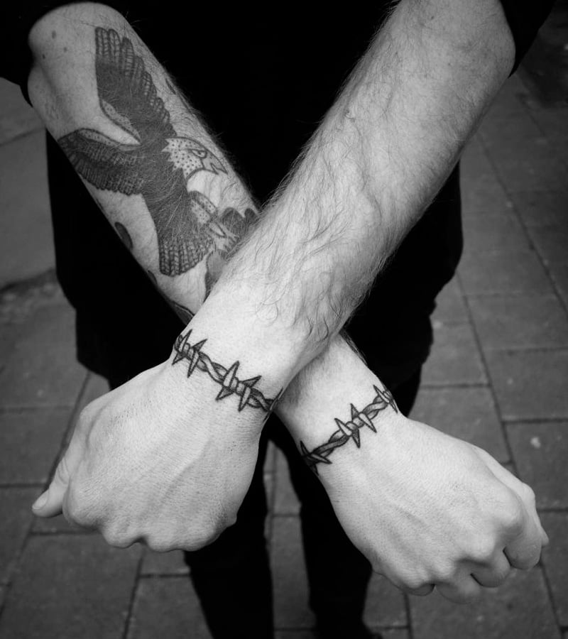 tatuajes de alambre de puas para hombres 9