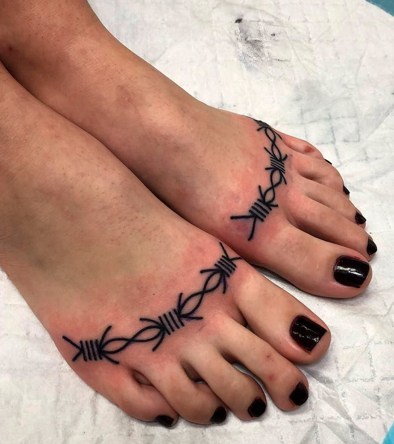 tatuajes de alambre de puas para mujeres 22
