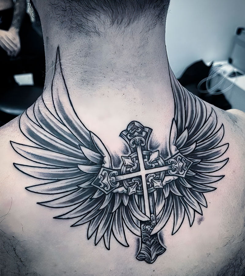 tatuajes de alas con cruz 3
