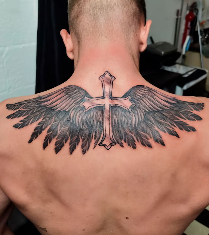 tatuajes de alas con cruz 4