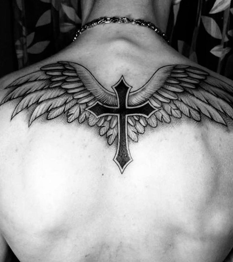 tatuajes de alas con cruz 5