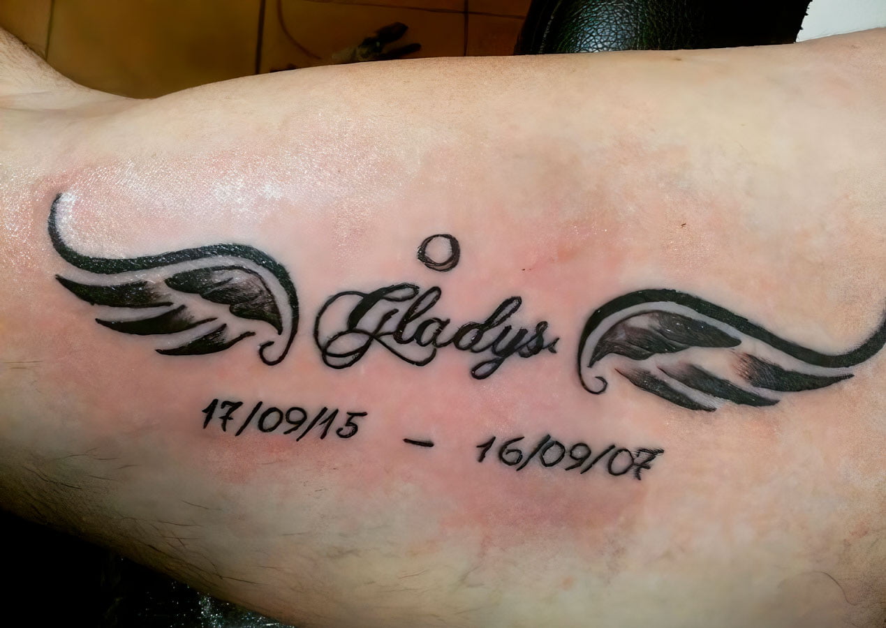 tatuajes de alas con nombres 3