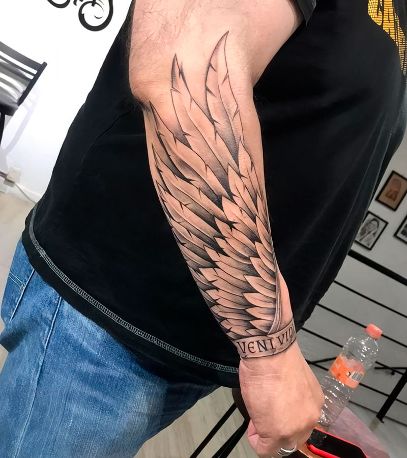 tatuajes de alas en el brazo 3