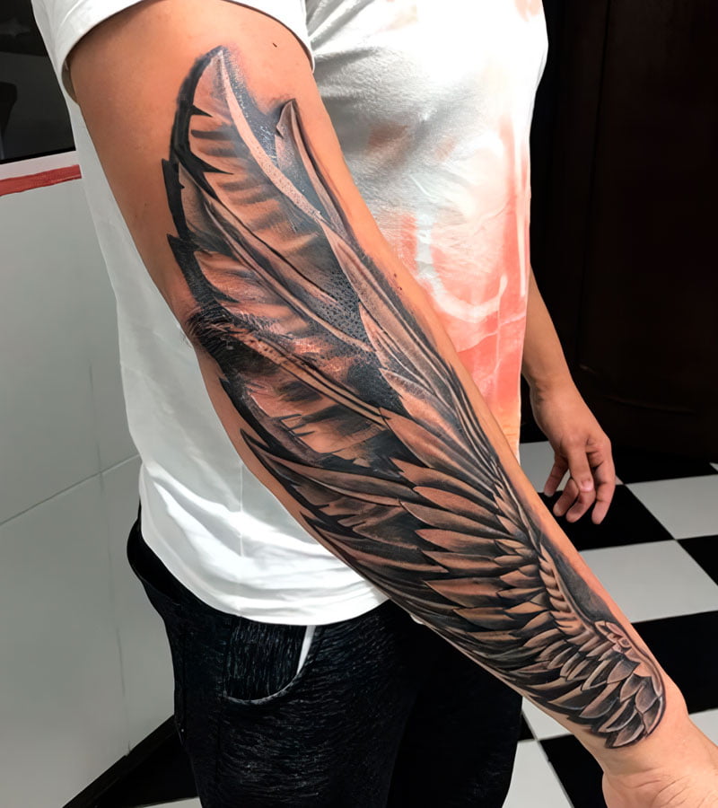 tatuajes de alas en el brazo 4