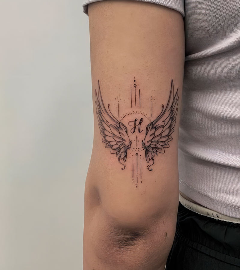 tatuajes de alas en el brazo 6