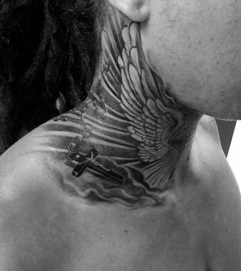tatuajes de alas en el cuello 1