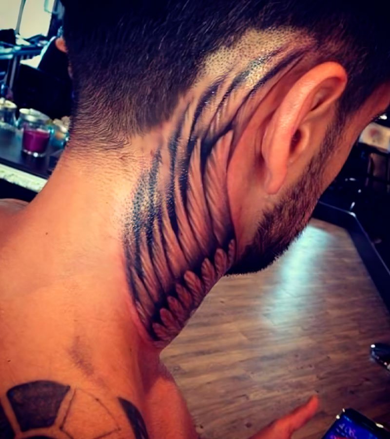 tatuajes de alas en el cuello 5