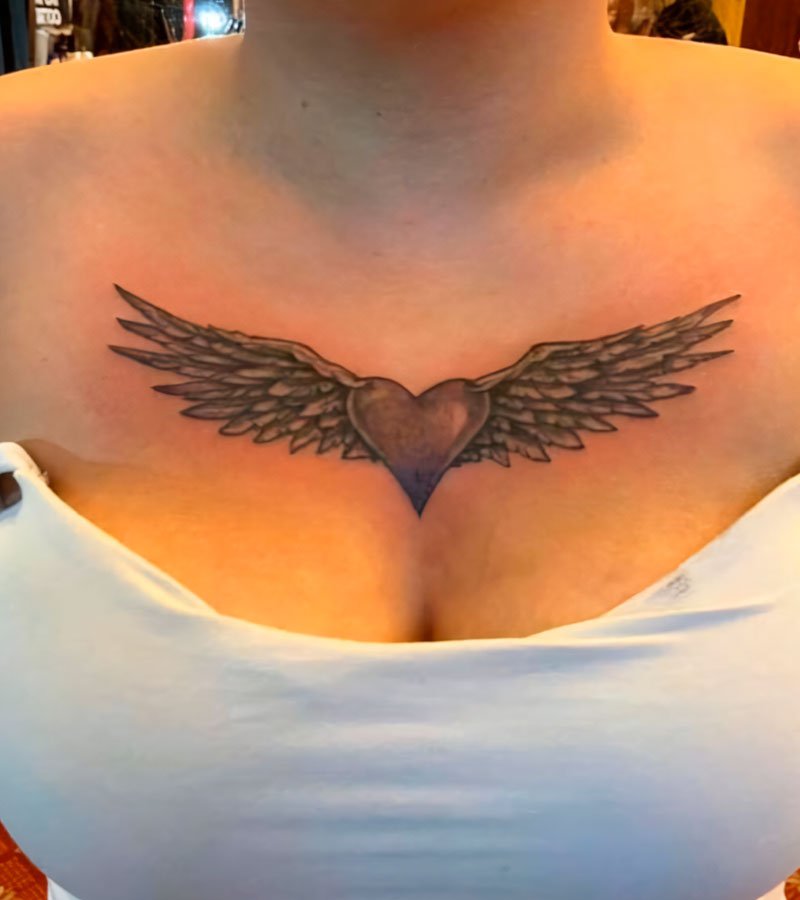 tatuajes de alas en el pecho 4