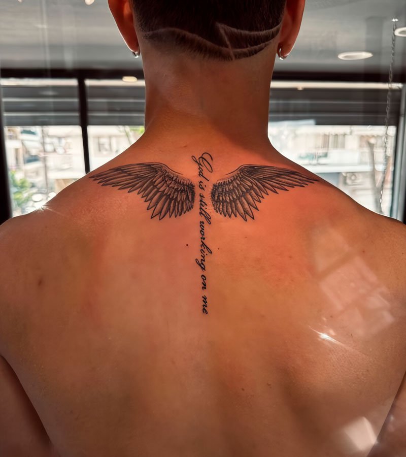 tatuajes de alas en la espalda 4