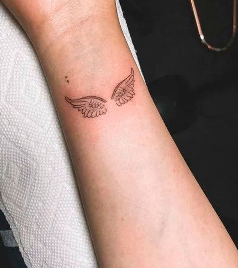 tatuajes de alas en la muneca 1