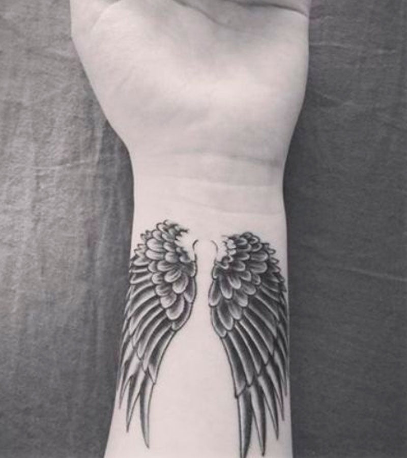 tatuajes de alas en la muneca 2