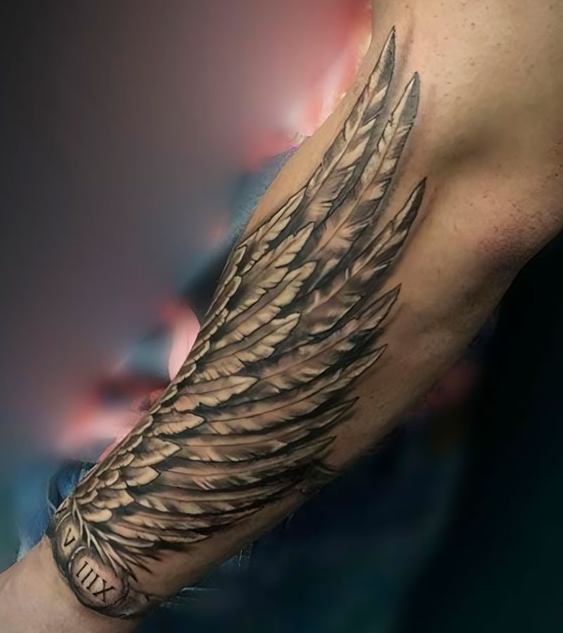 tatuajes de alas para hombres 10