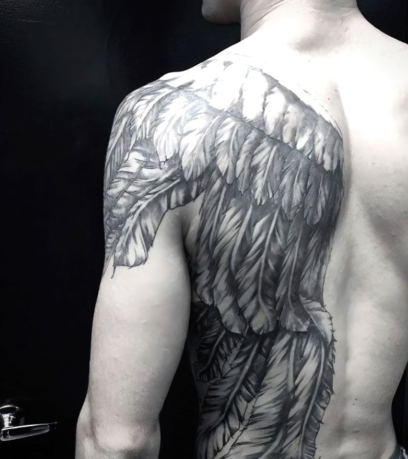 tatuajes de alas para hombres 11