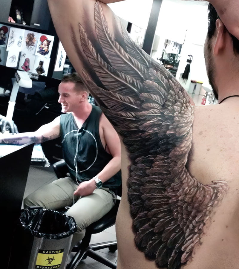 tatuajes de alas para hombres 5