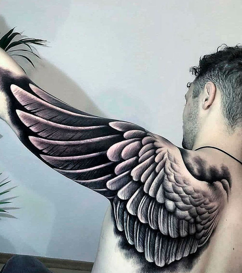 tatuajes de alas para hombres 6