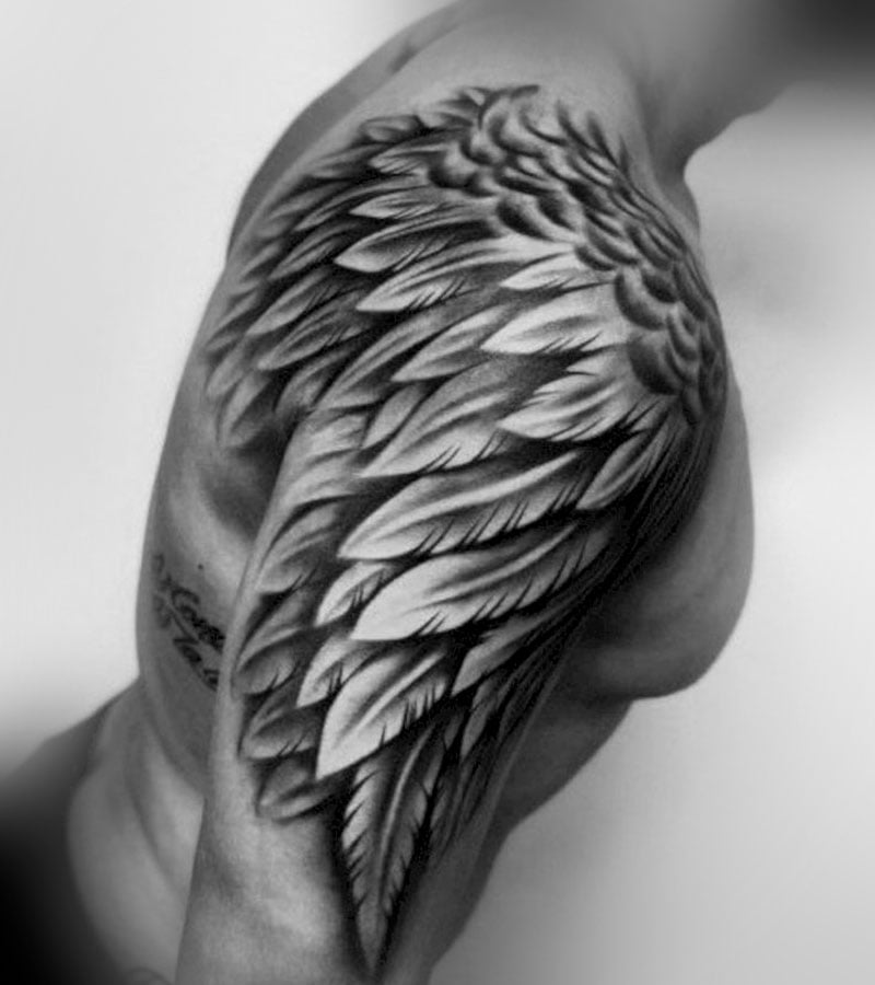 tatuajes de alas para hombres 7
