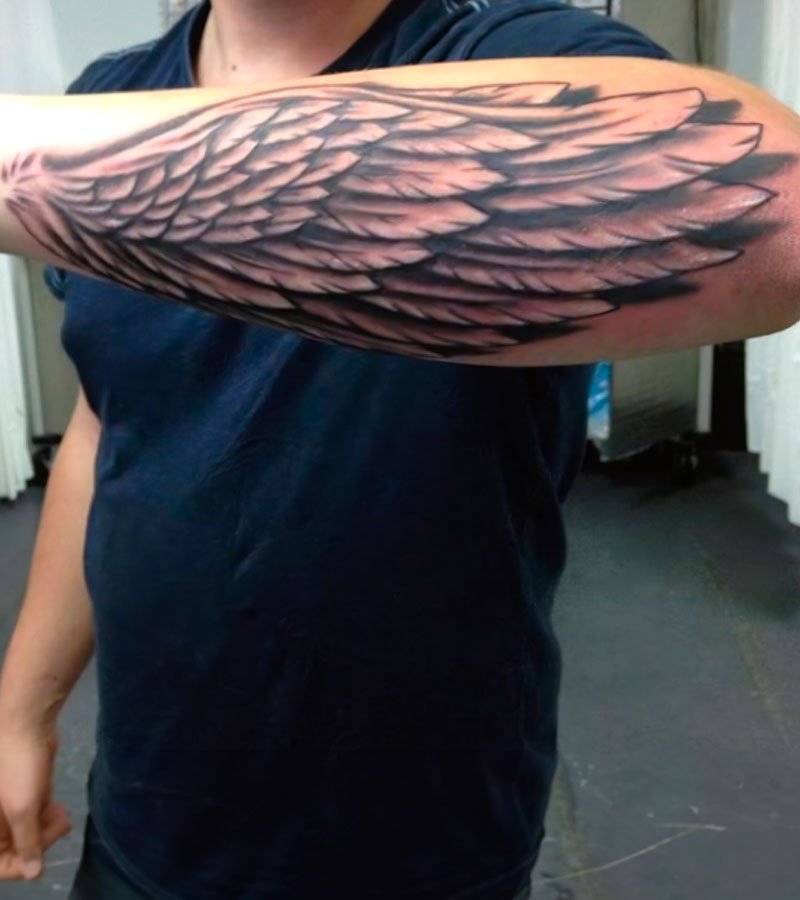 tatuajes de alas para hombres 8
