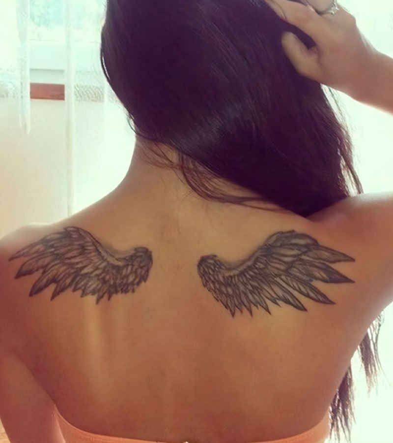 tatuajes de alas para mujeres 10