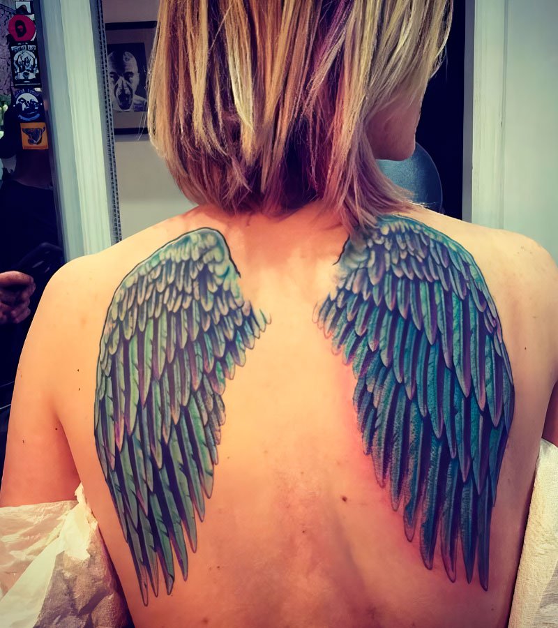 tatuajes de alas para mujeres 11