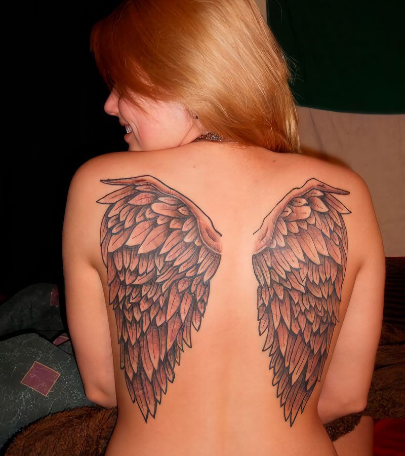 tatuajes de alas para mujeres 6
