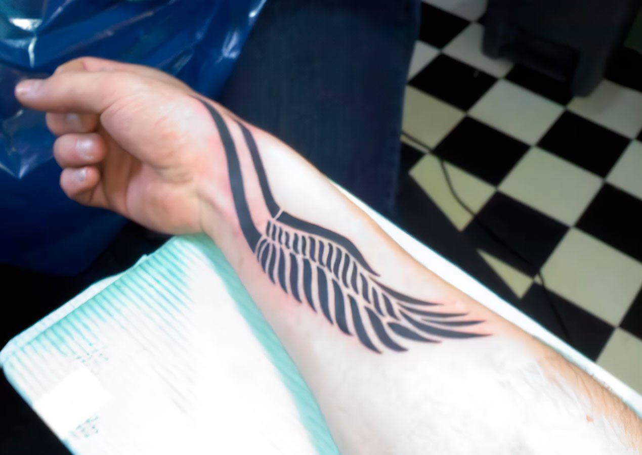 tatuajes de alas tribales 6
