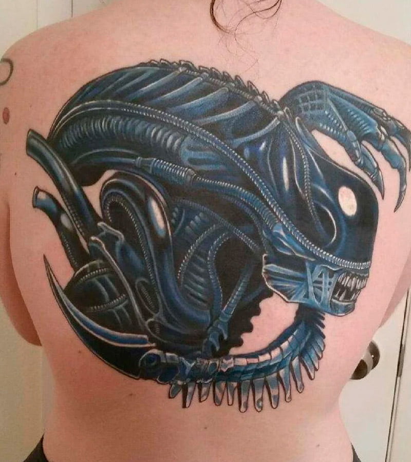 tatuajes de aliens en la espalda 1