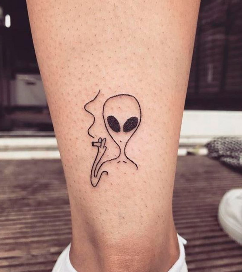 tatuajes de aliens en la pierna 3