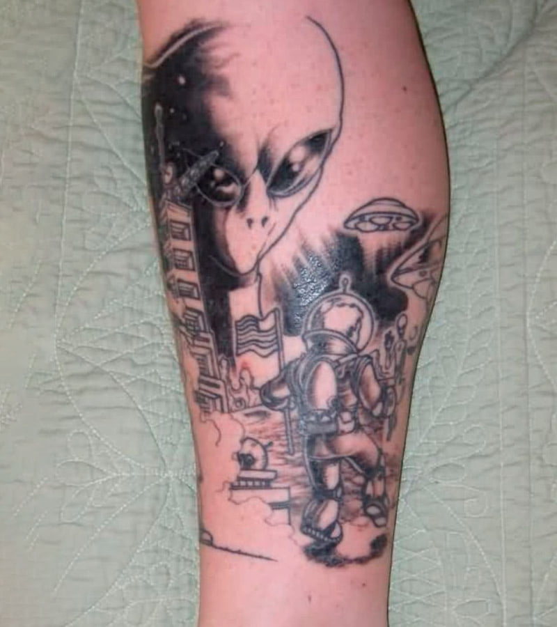 tatuajes de aliens en la pierna 5
