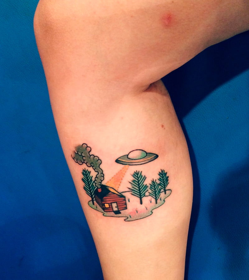 tatuajes de aliens en la pierna 6