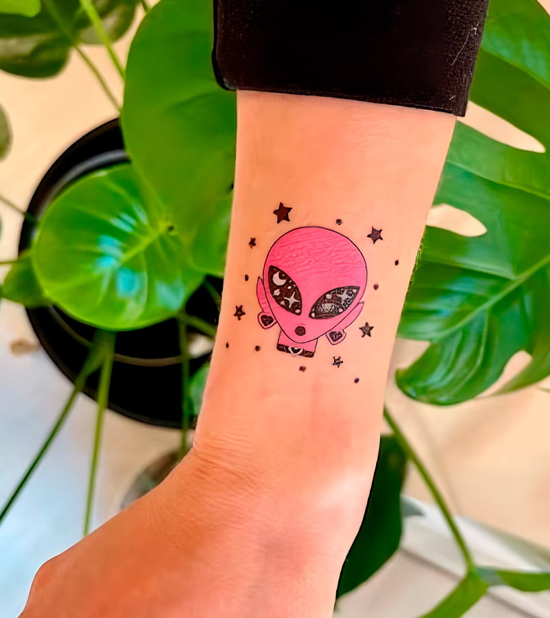 tatuajes de aliens marcianos para mujeres 11