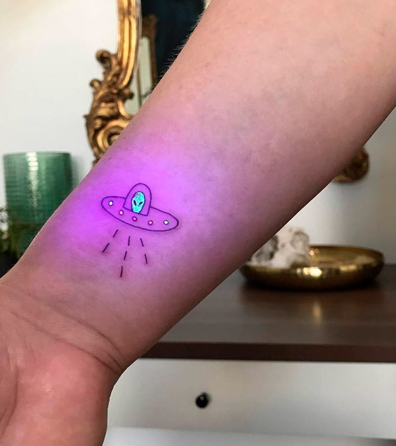 tatuajes de aliens marcianos para mujeres 15