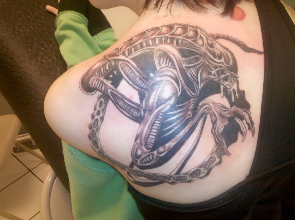 tatuajes de aliens marcianos para mujeres 2