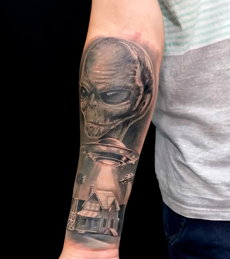 tatuajes de aliens y marcianos para hombres 10